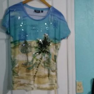 Colorful top with glitte on the front with 🌴 very